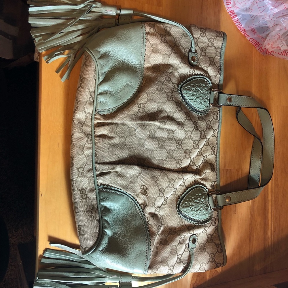 USED AND AUTHENTIC GUCCI HANDBAG ✨